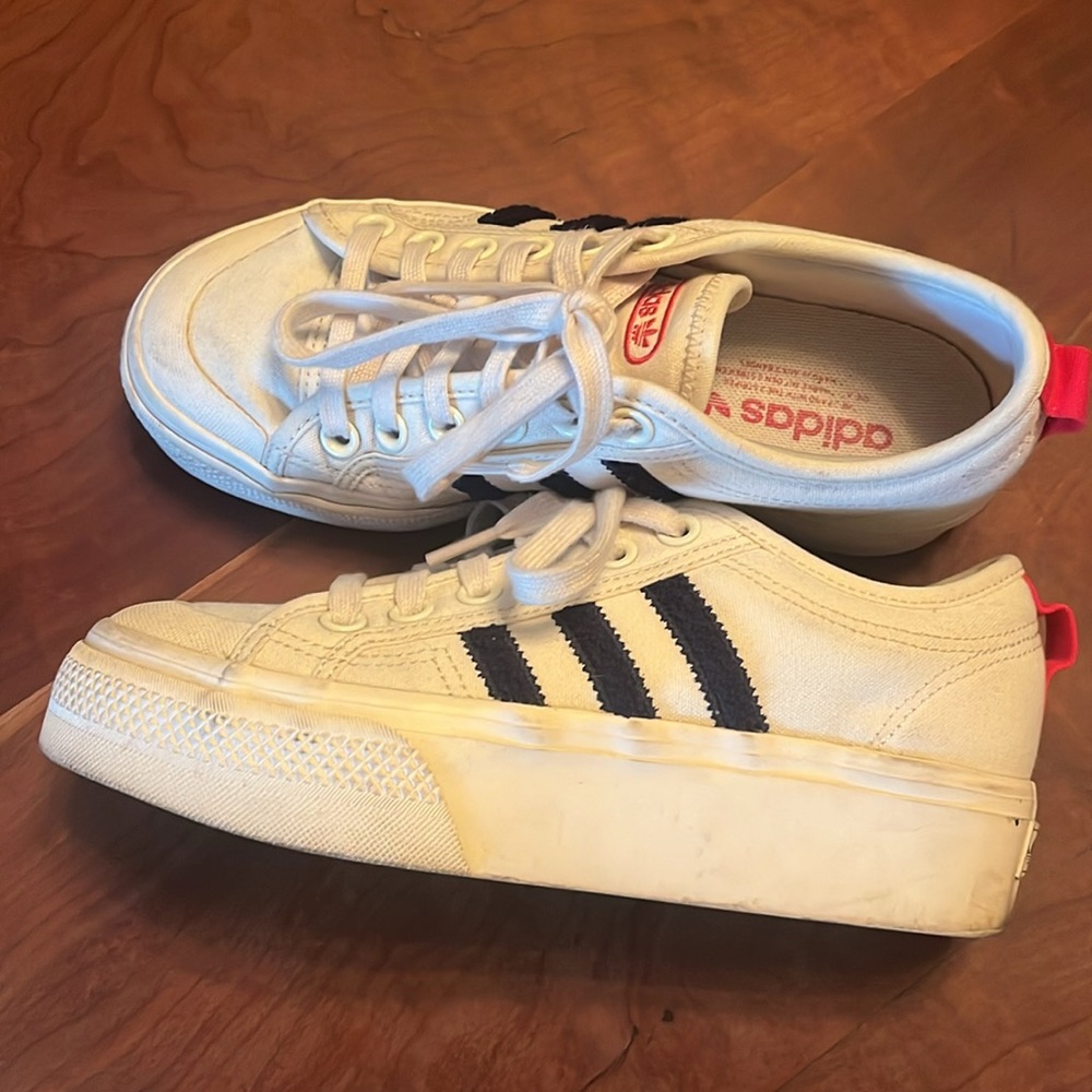 Adidas Nizza platform CREAM sneakers with BLUE stripes and RED tag size 7 women